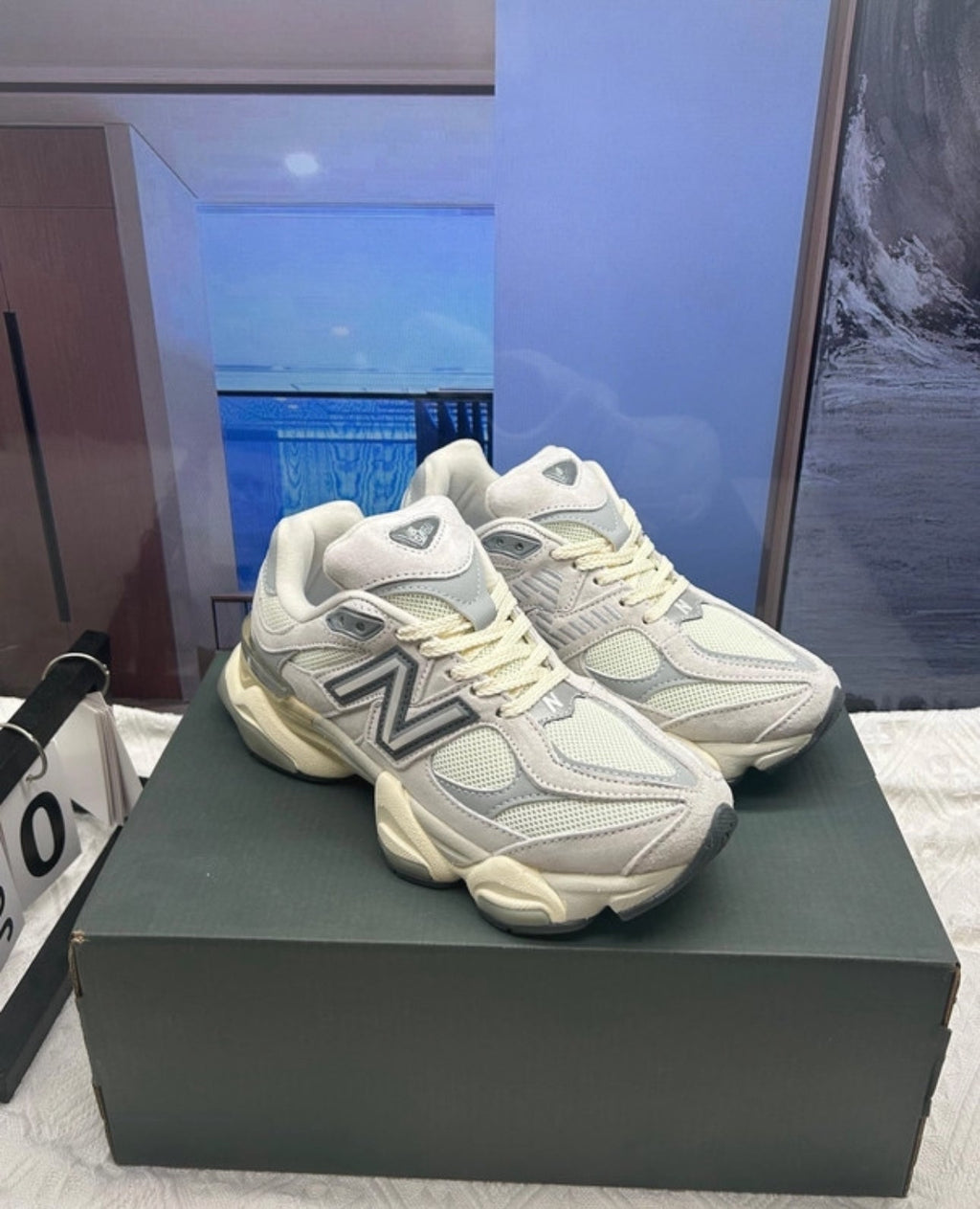 Balanc white grey
