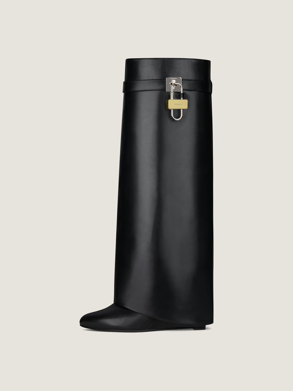 BLACK BOOTS