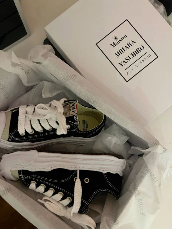 Black chunky sneakers