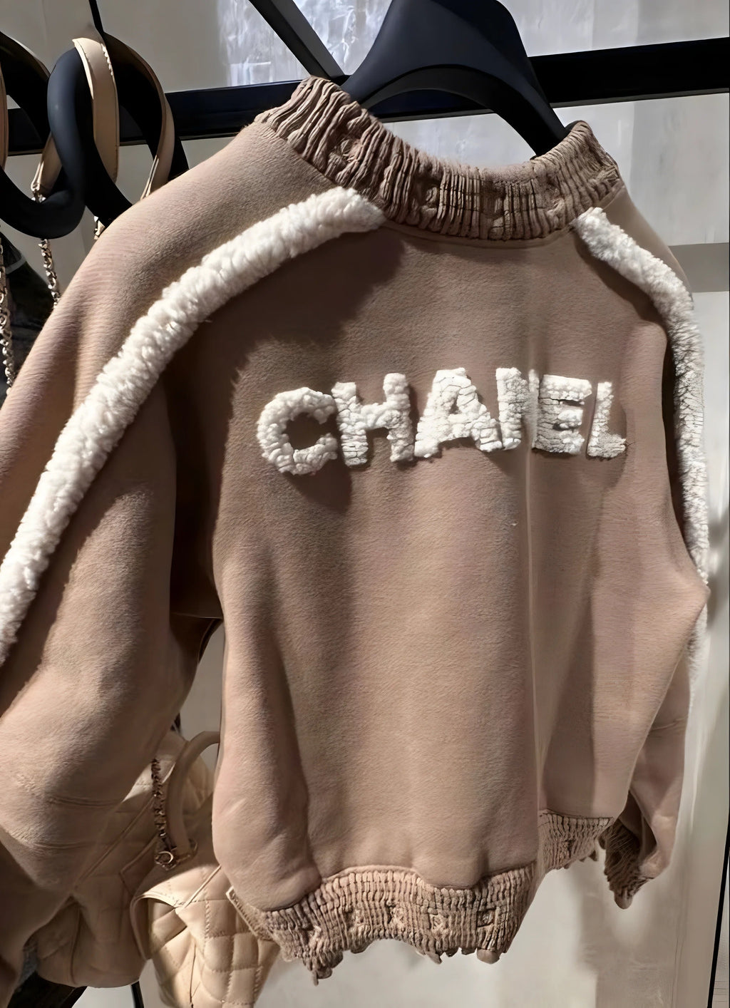 BACK PRINT LETTERS SWEATER